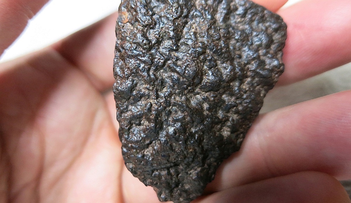 Is It Possible To Pick Up A Meteorite That Has Just Fallen?