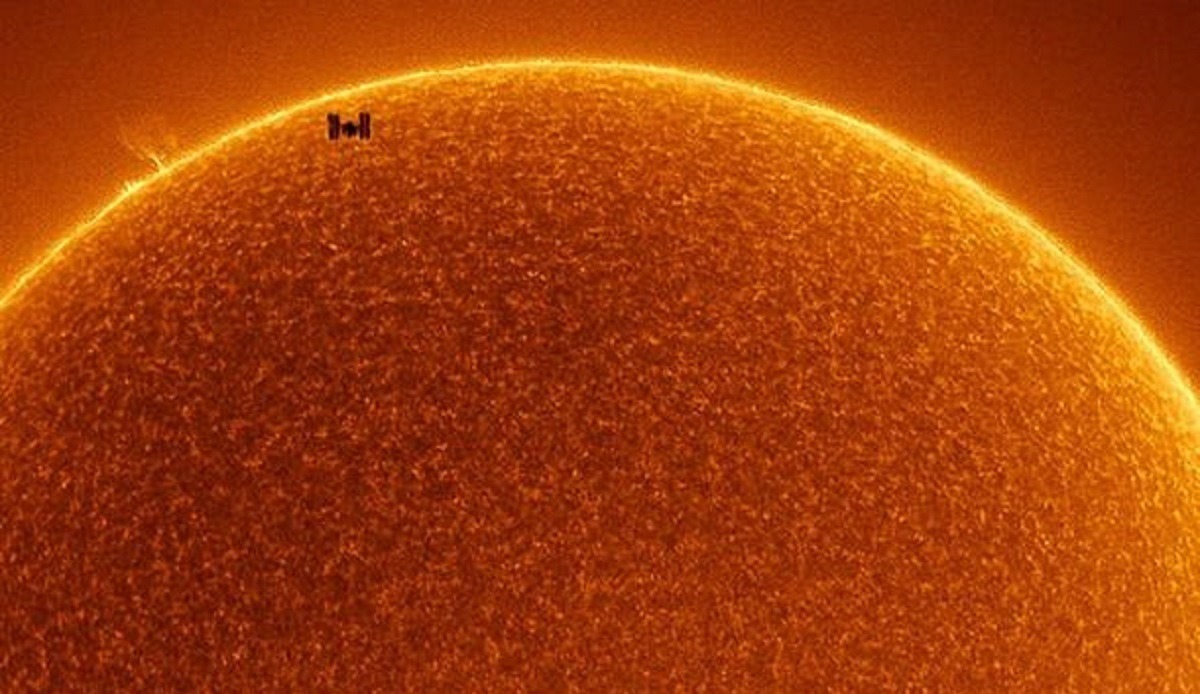 What Happens If We Drop 1 Trillion Buckets Of Water On The Sun?