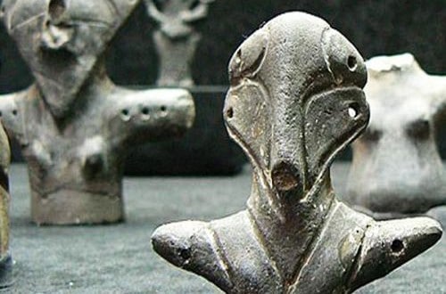 Mysterious Vinca figurines 