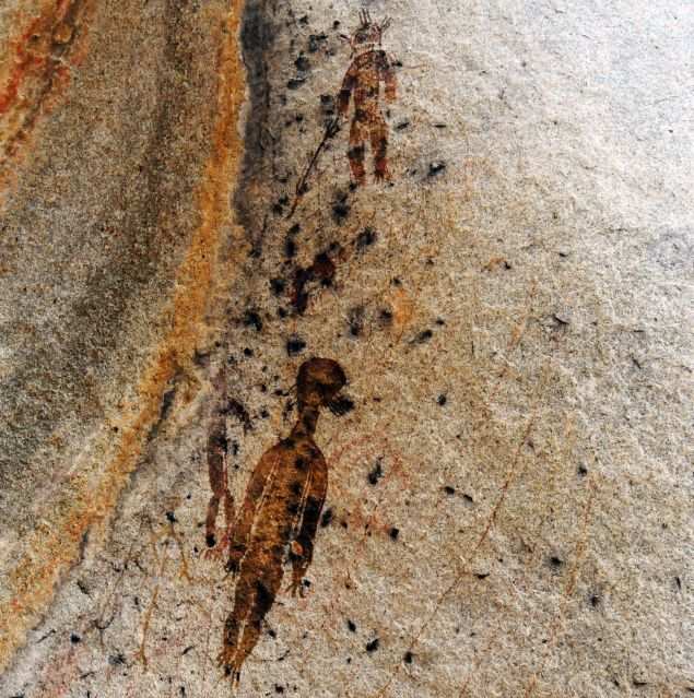 10,000-year-old rock painting deopicts ufo and aliens
