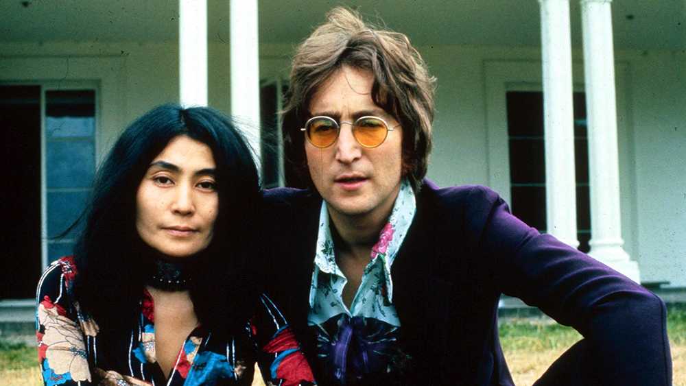 John Lennon e sua moglie
